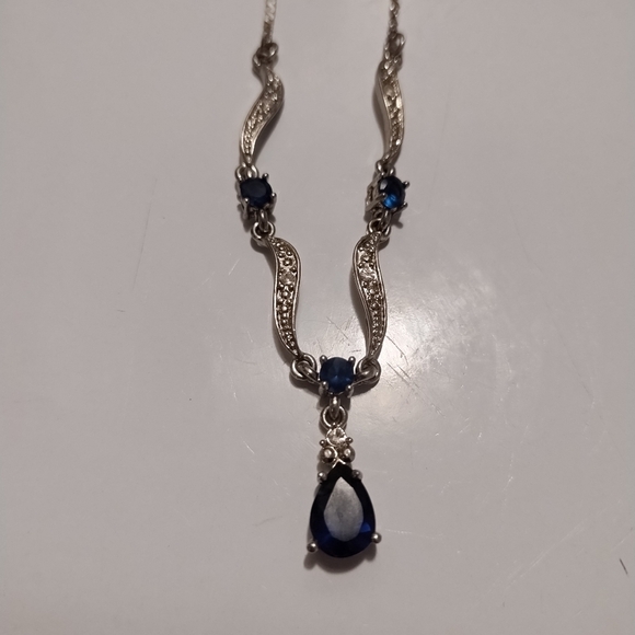 Vintage silver tone and blue sparkle jewelry - Picture 5 of 7